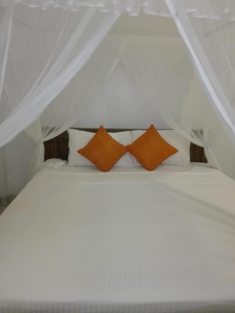 Villa Senan - 2 Apartments - Mirissa Room photo